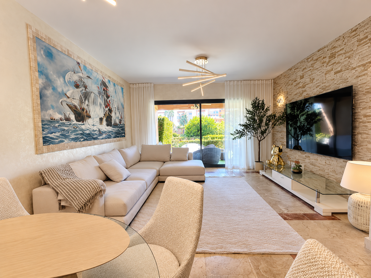 2 Bedroom Apartment in Estepona - Photo 6
