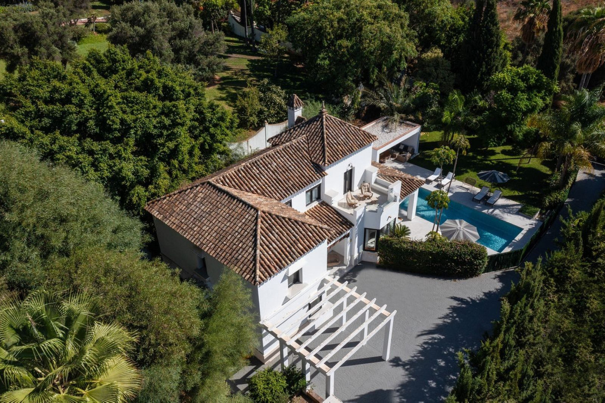 5 Bedroom Villa in Estepona - Photo 28