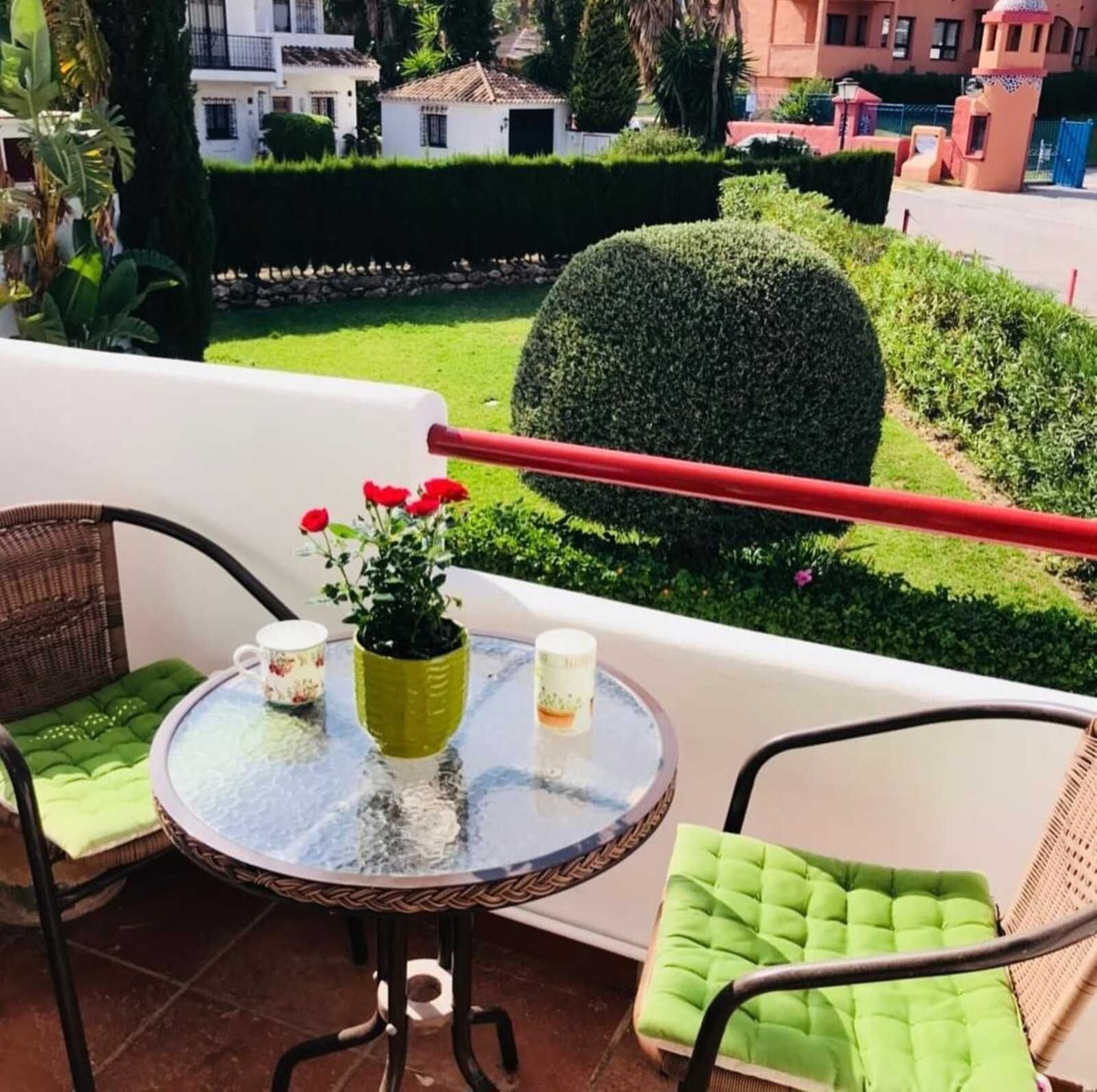 2 Bedroom Apartment in Estepona - Photo 13