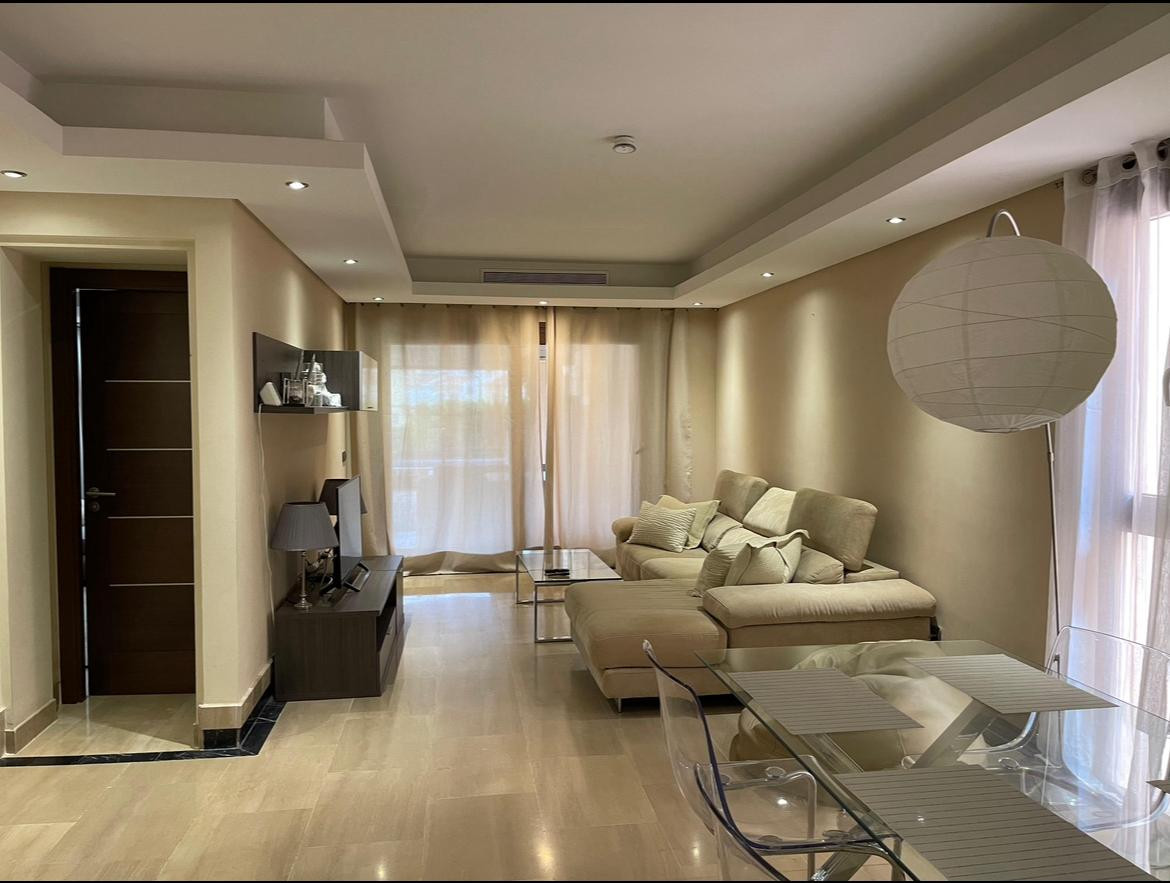 2 Bedroom Apartment in Estepona - Photo 3