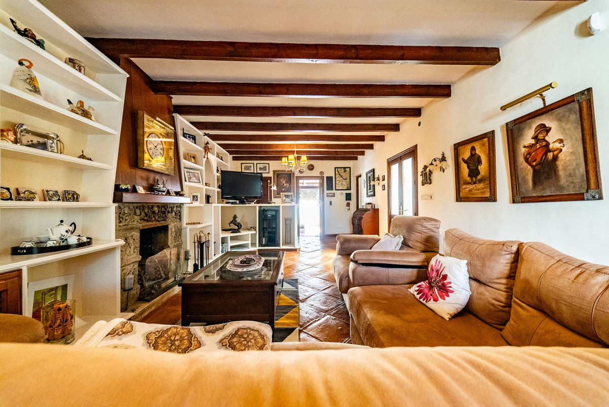 5 Bedroom Villa in Alhaurín de la Torre - Photo 19