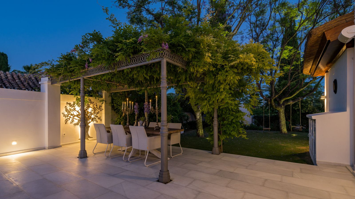 6 Bedroom Villa in Marbella - Photo 4