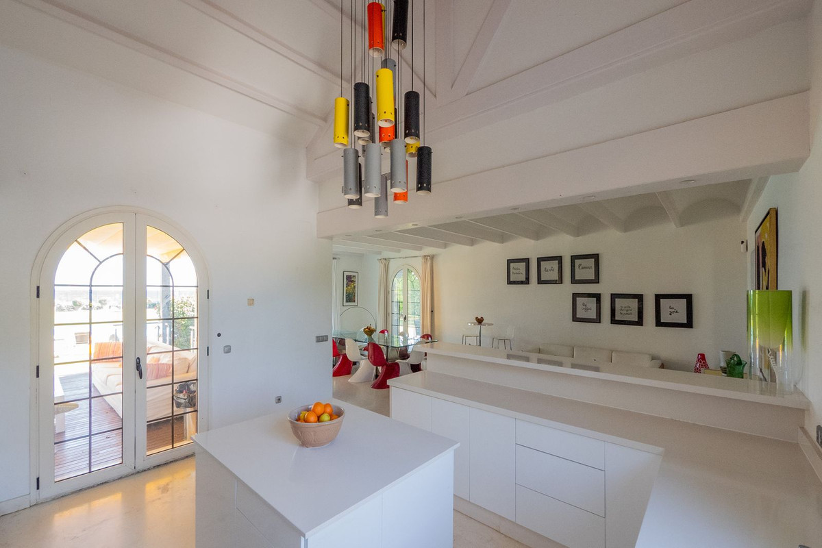 10 Bedroom Villa in Estepona - Photo 16