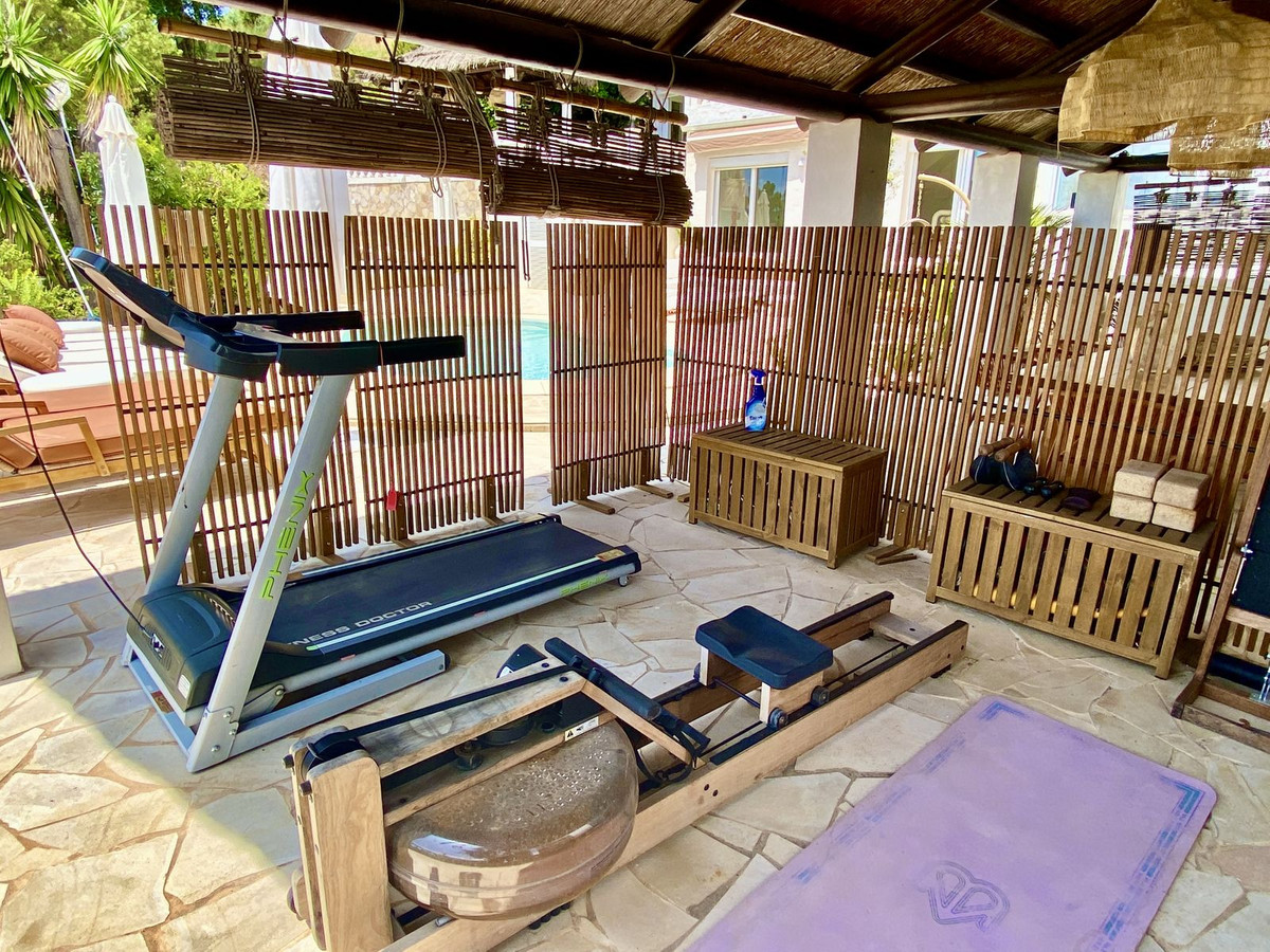 4 Bedroom Villa in Estepona - Photo 18