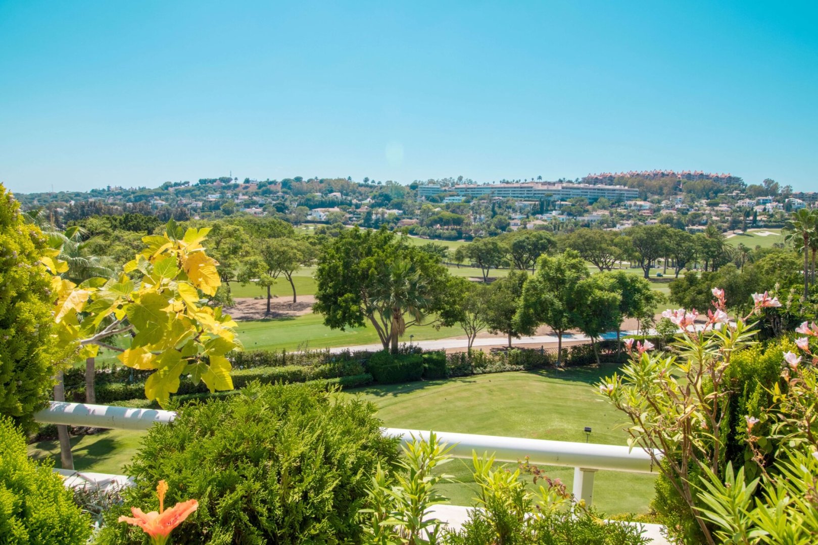 4 Bedroom Apartment in Marbella - Photo 10