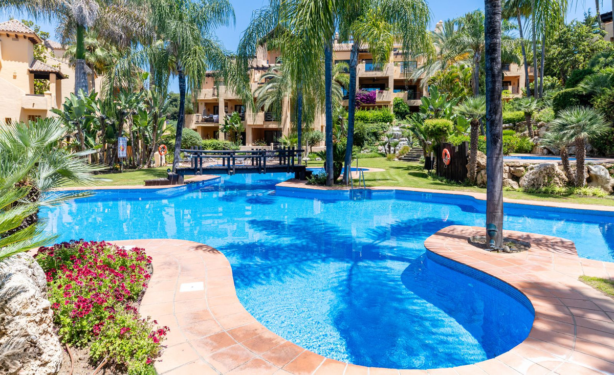 3 Bedroom Penthouse in Estepona - Photo 35
