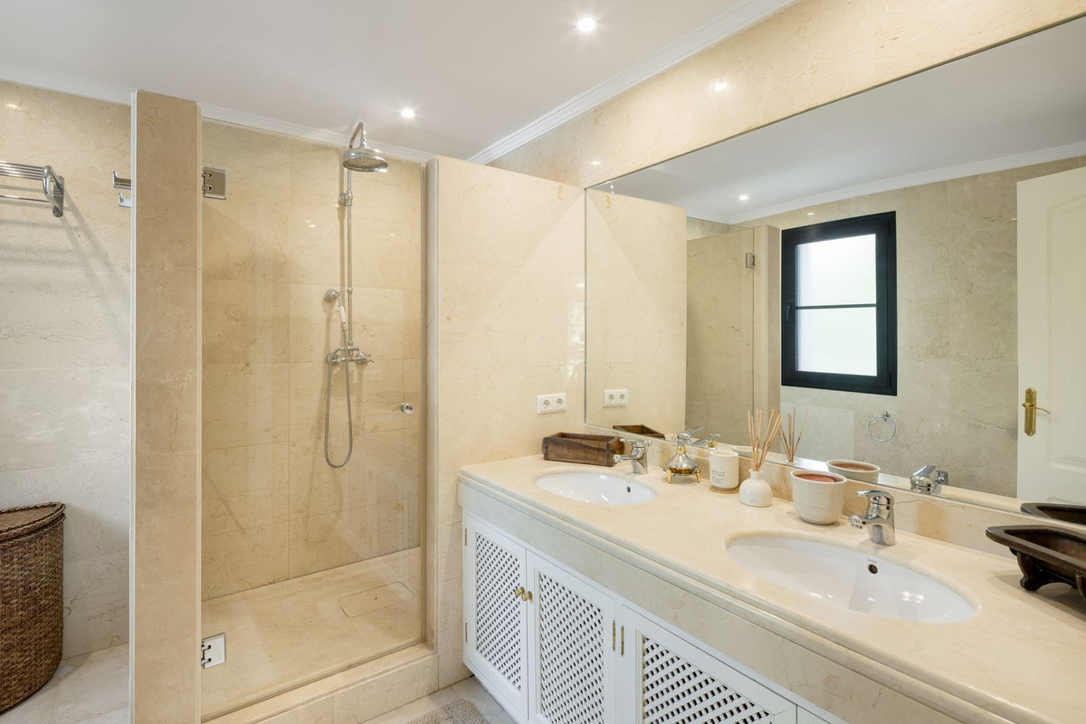 4 Bedroom Villa in Benahavís - Foto 17