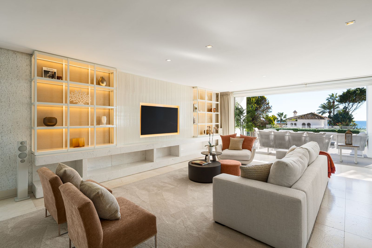 4 Bedroom Villa in Marbella - Photo 4