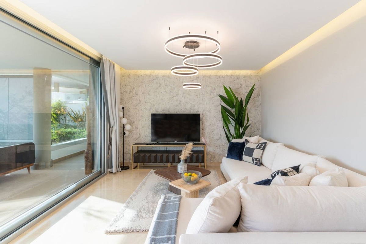 3 Bedroom Apartment in Benahavís - Photo 11