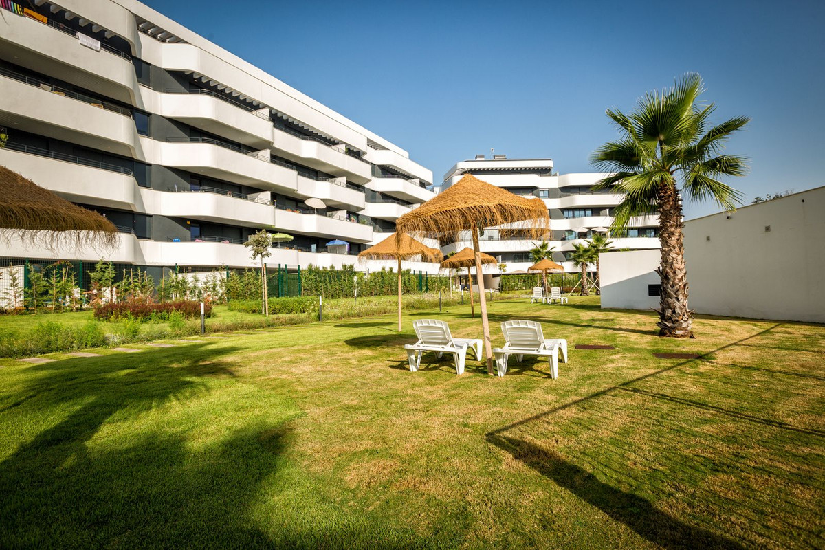 2 Bedroom Penthouse in Torremolinos - Photo 30