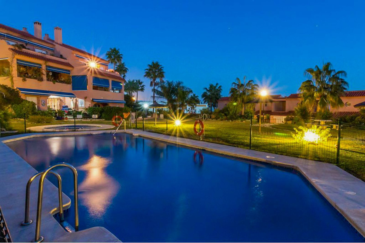 2 Bedroom Apartment in Estepona - Photo 13