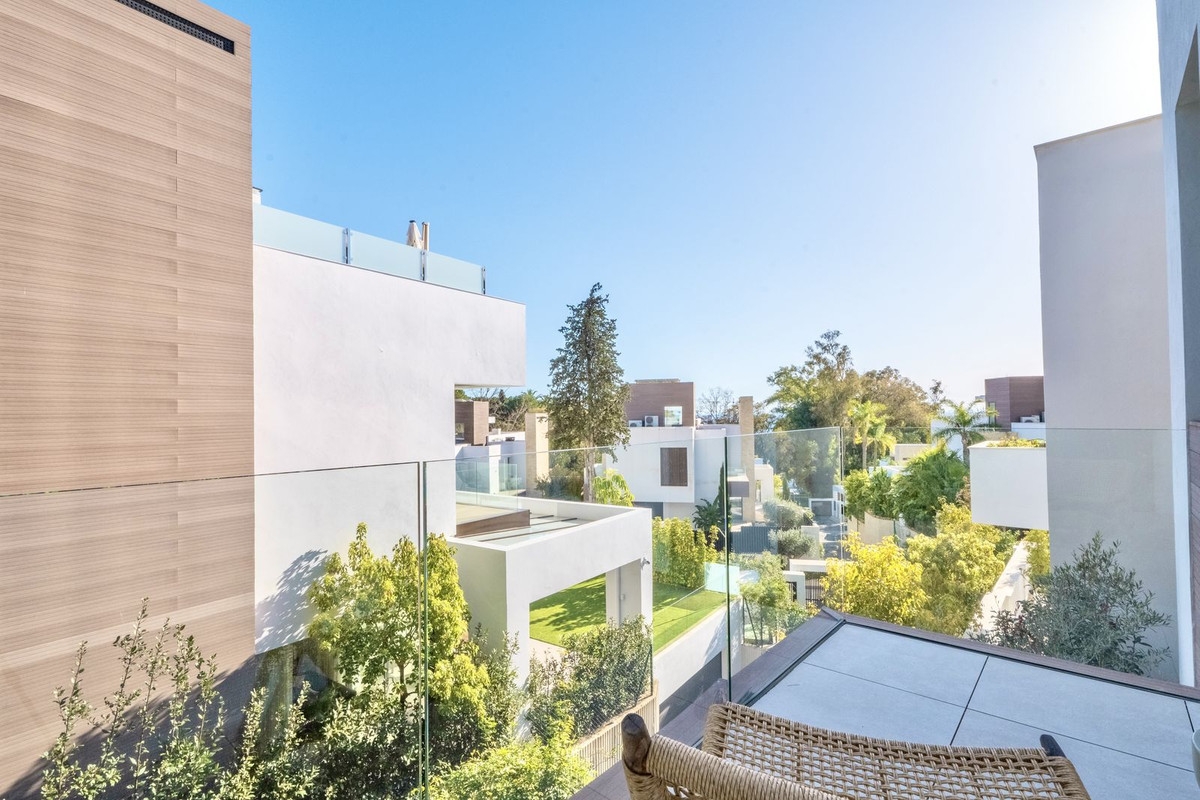 4 Bedroom Villa in Marbella - Photo 34