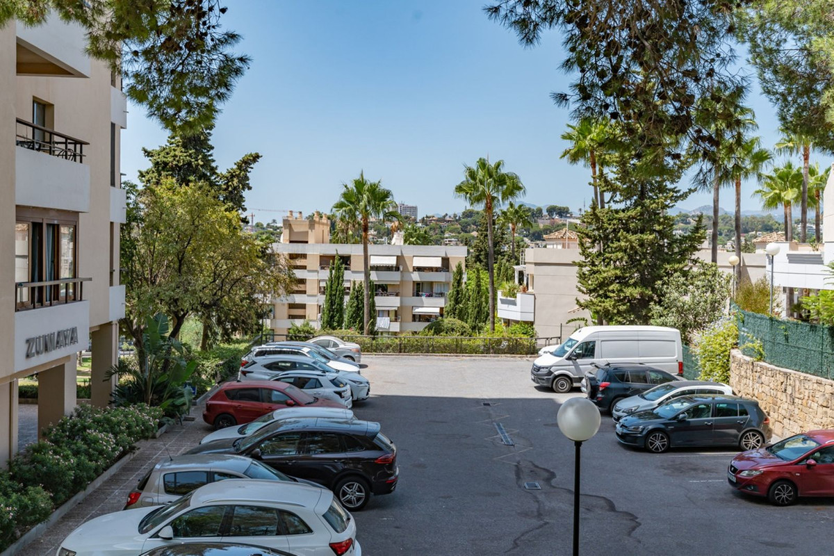 2 Bedroom Apartment in Marbella - Photo 20