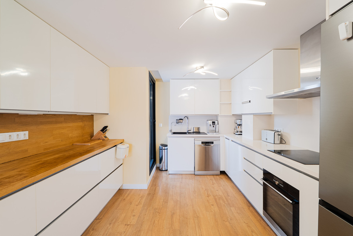 3 Bedroom Apartment in Estepona - Photo 5