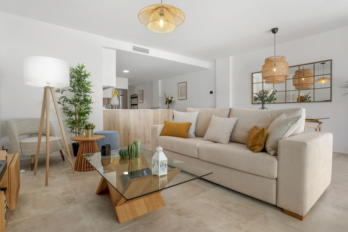 3 Bedroom Apartment in Estepona - Photo 6