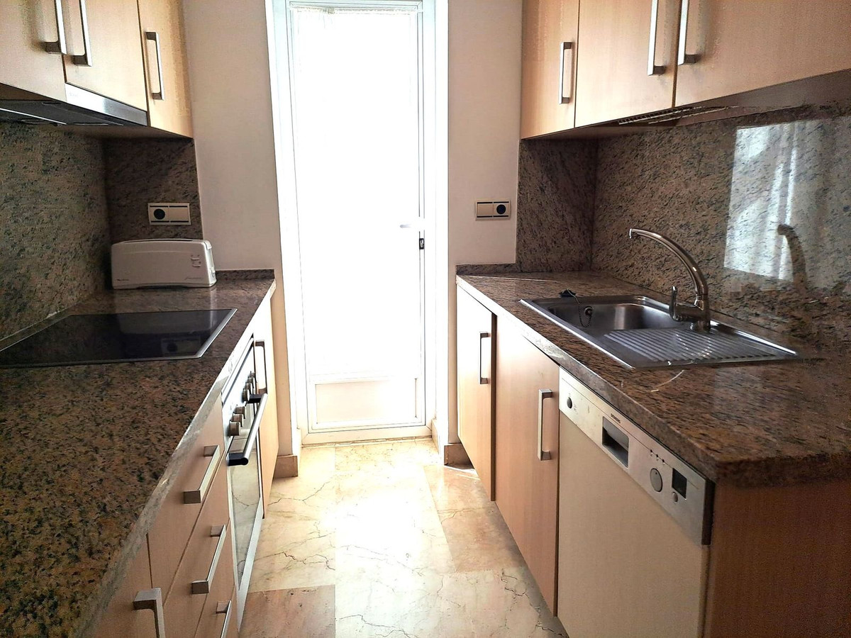 2 Bedroom Apartment in Estepona - Photo 18