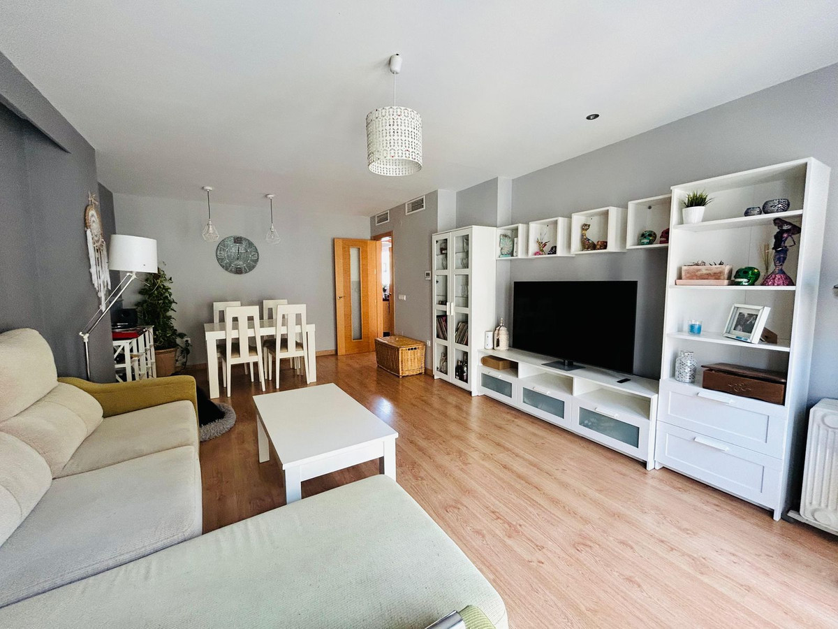 4 Bedroom Penthouse in Torremolinos - Photo 18