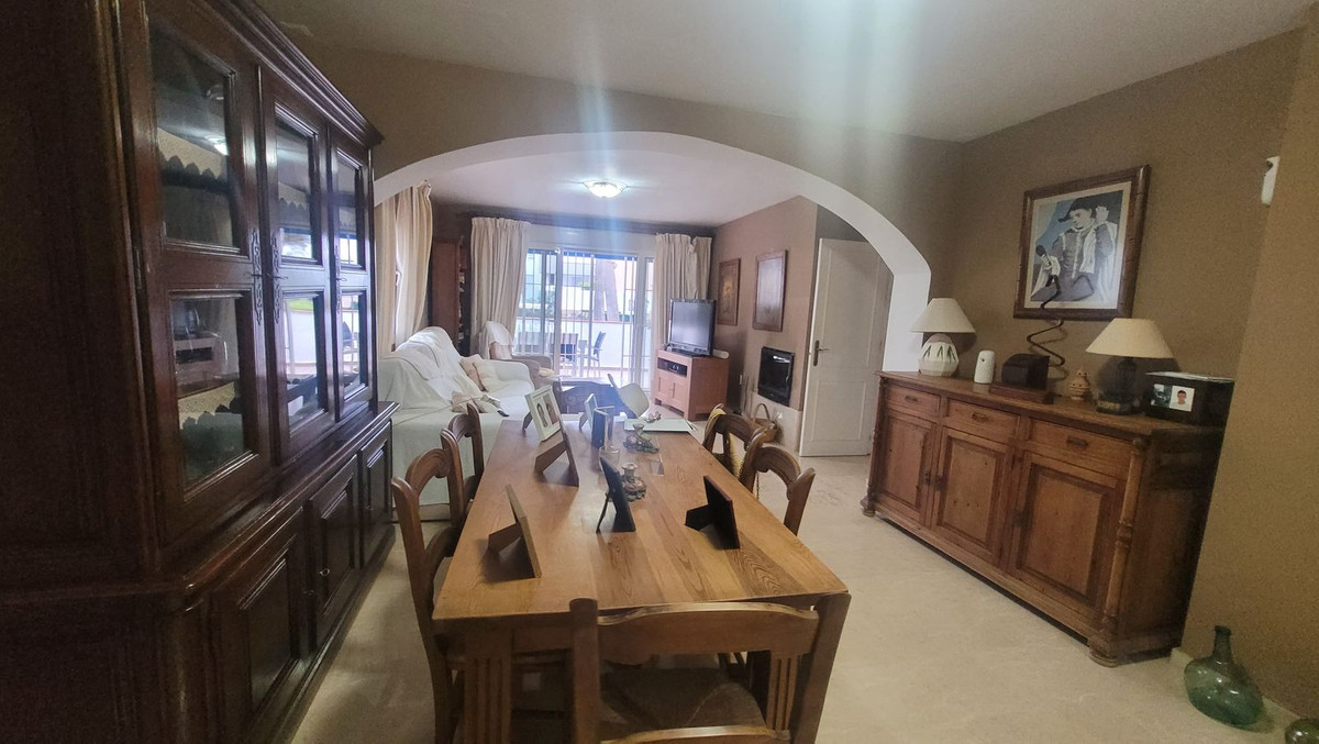 3 Bedroom Apartment in Marbella - Photo 6