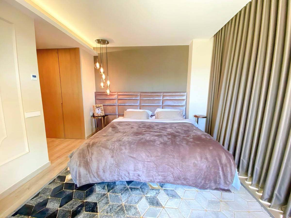 4 Bedroom Apartment in Benahavís - Photo 15