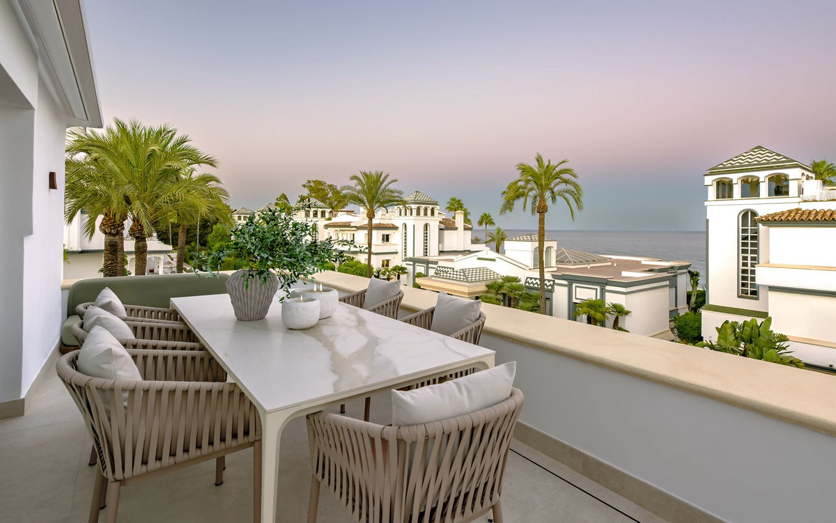 3 Bedroom Penthouse in Estepona - Photo 19