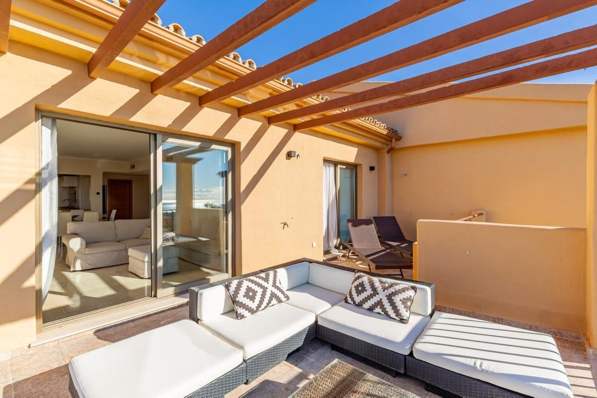 2 Bedroom Penthouse in Benahavís - Photo 5