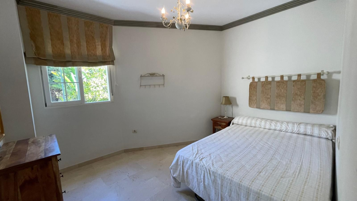 2 Bedroom Apartment in Marbella - Photo 25