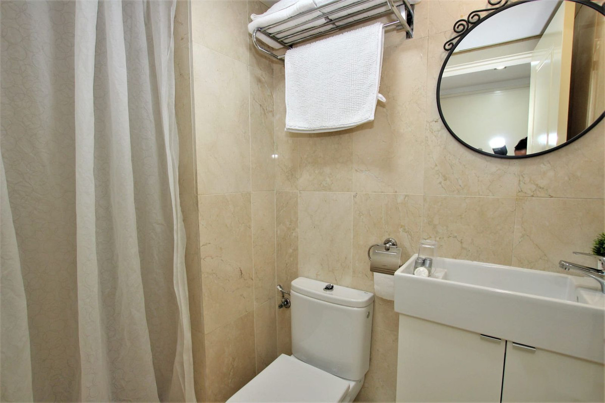 1 Bedroom Apartment in Benalmádena - Foto 7