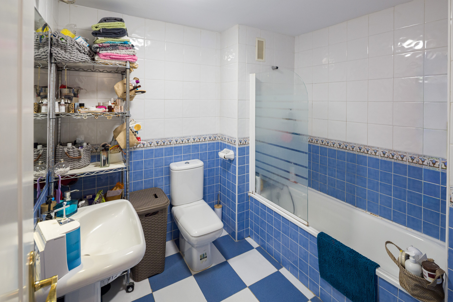 2 Bedroom Apartment in Marbella - Photo 18