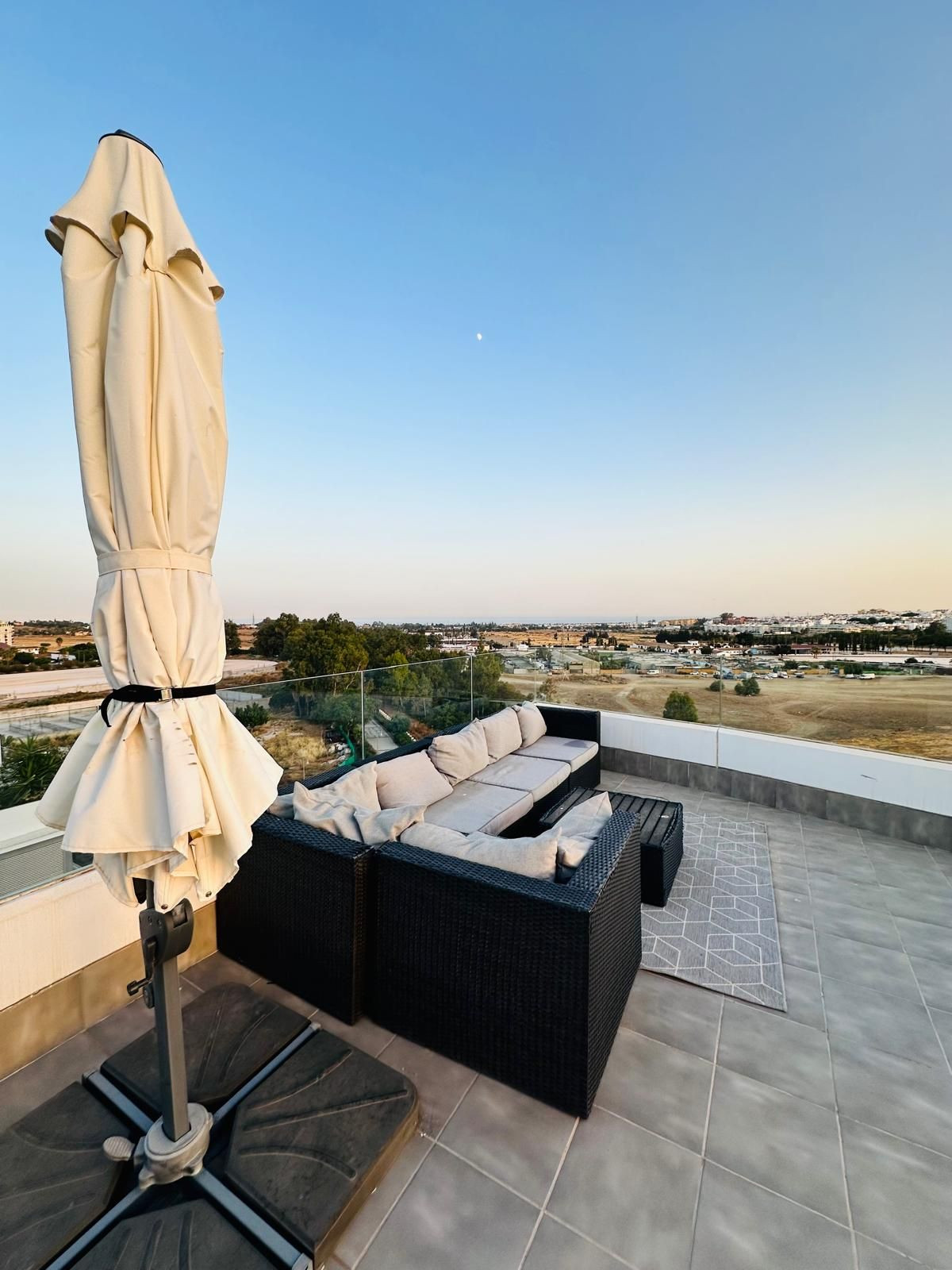 Piso de 3 dormitorios con piscina en Málaga – Foto 5