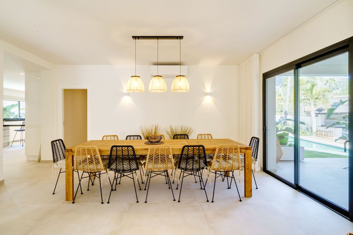 6 Bedroom Villa in Marbella - Photo 37