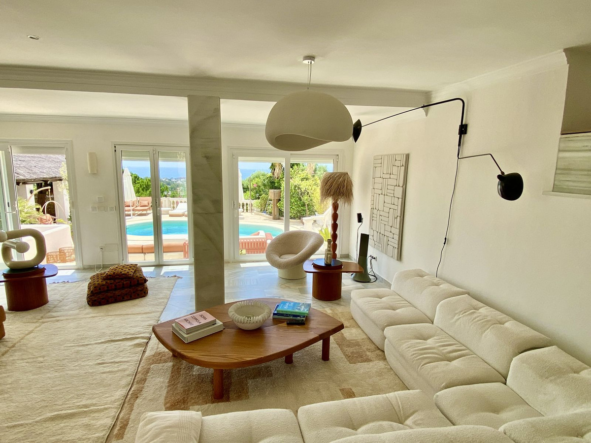 4 Bedroom Villa in Estepona - Photo 7