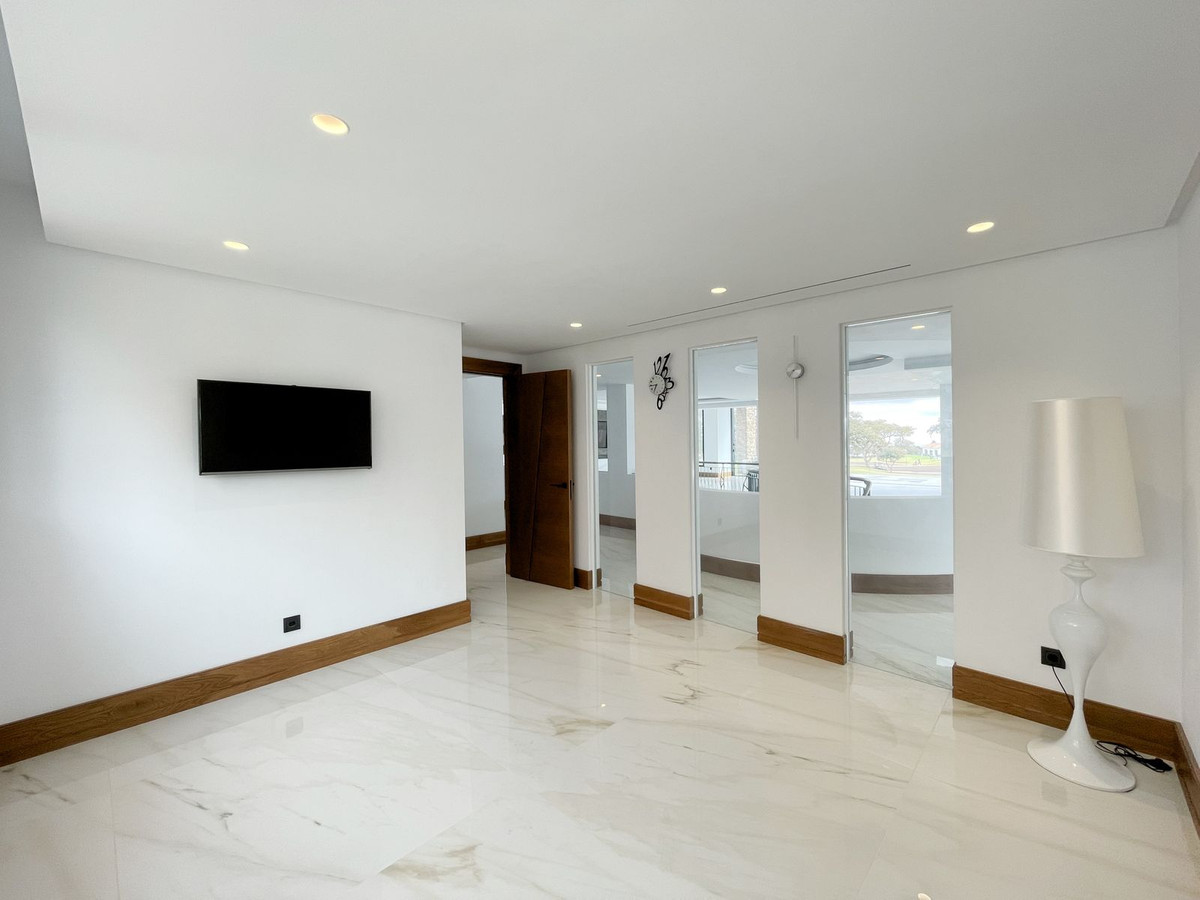 6 Bedroom Villa in San Roque - Photo 53