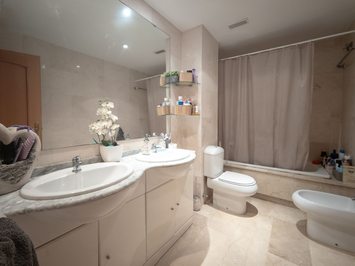 2 Bedroom Apartment in San Pedro de Alcántara - Photo 28