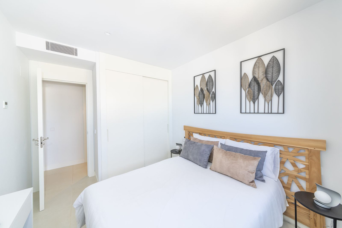 2 Bedroom Apartment in Benalmádena - Photo 13