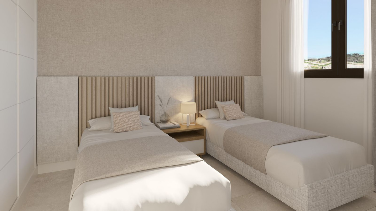 2 Bedroom Apartment in Estepona - Photo 6