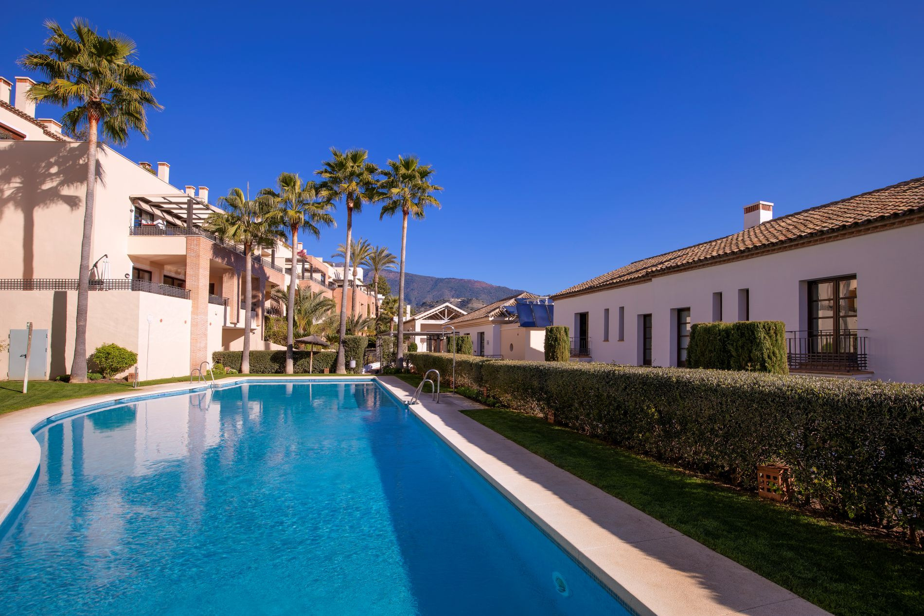 4 Bedroom Townhouse in Benahavís - Photo 31