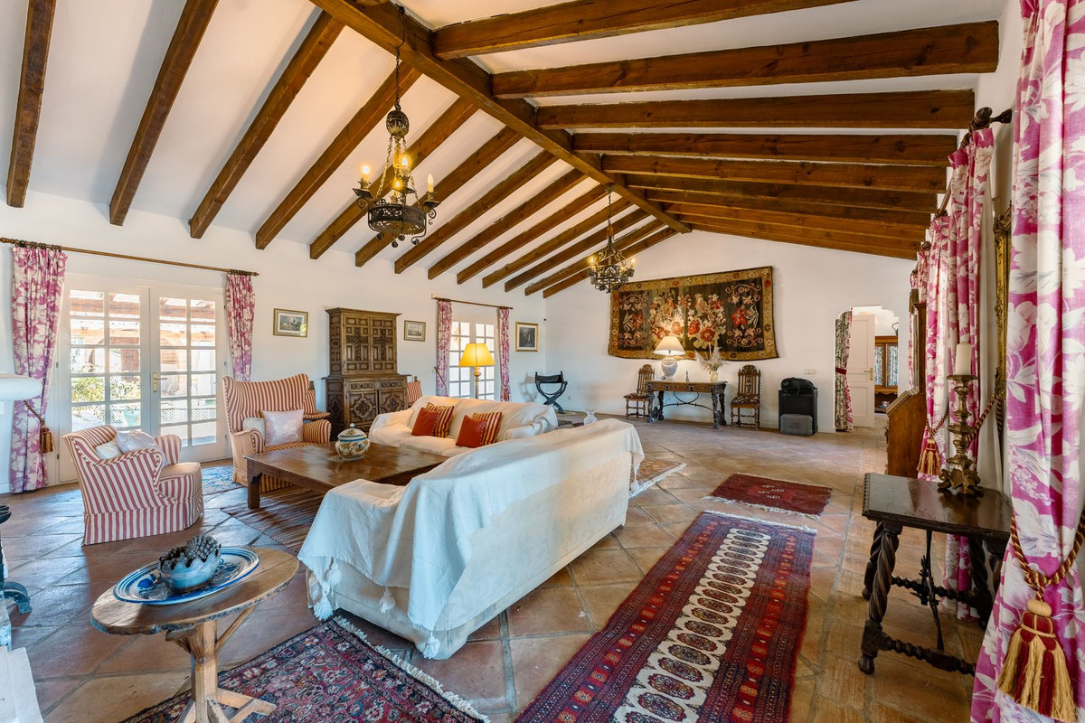 8 Bedroom Country house in Estepona - Фото 15