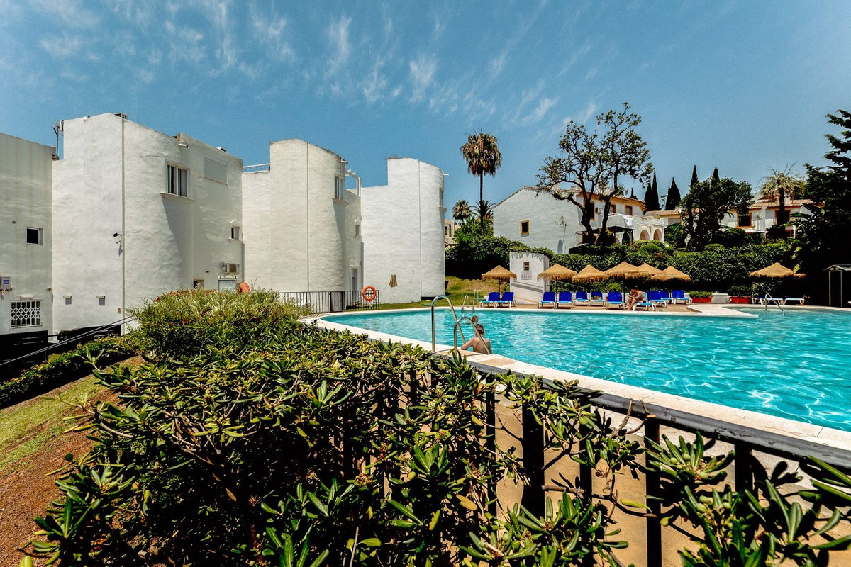 4 Bedroom Townhouse in Marbella - Photo 8