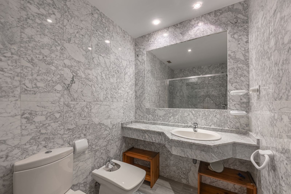 2 Bedroom Apartment in Marbella - Photo 15