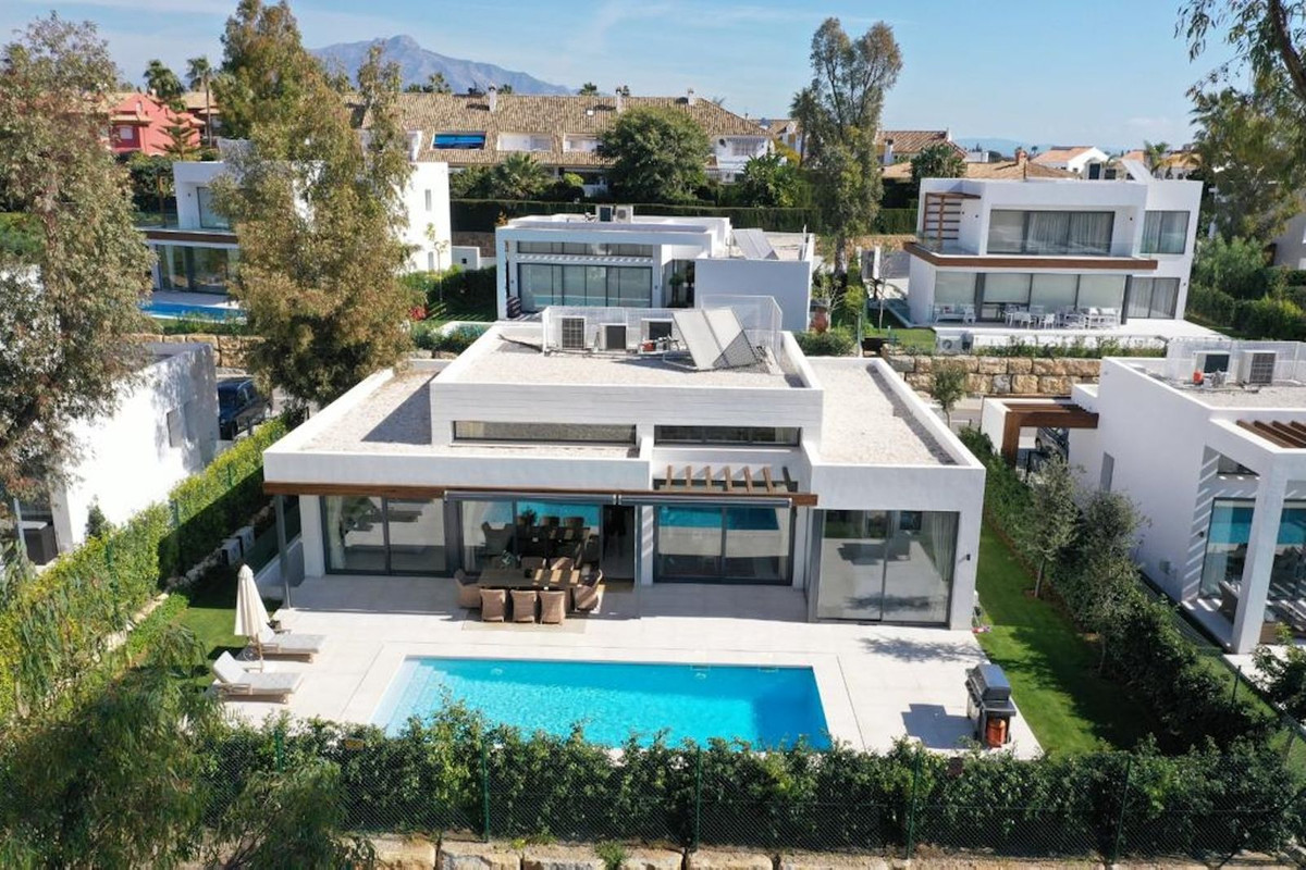 4 Bedroom Villa in Estepona - Photo 23
