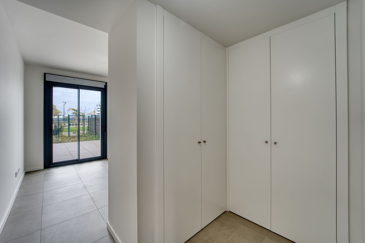 2 Bedroom Apartment in Torremolinos - Photo 9
