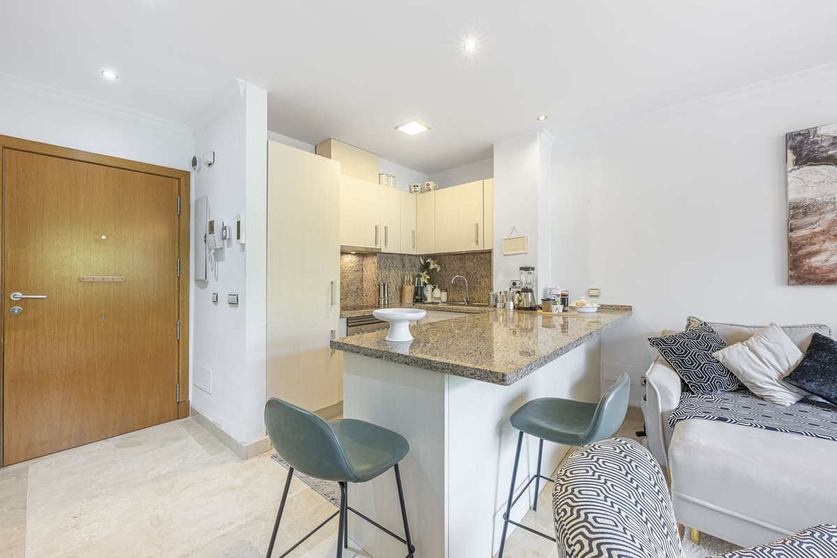 1 Bedroom Apartment in Estepona - Photo 20