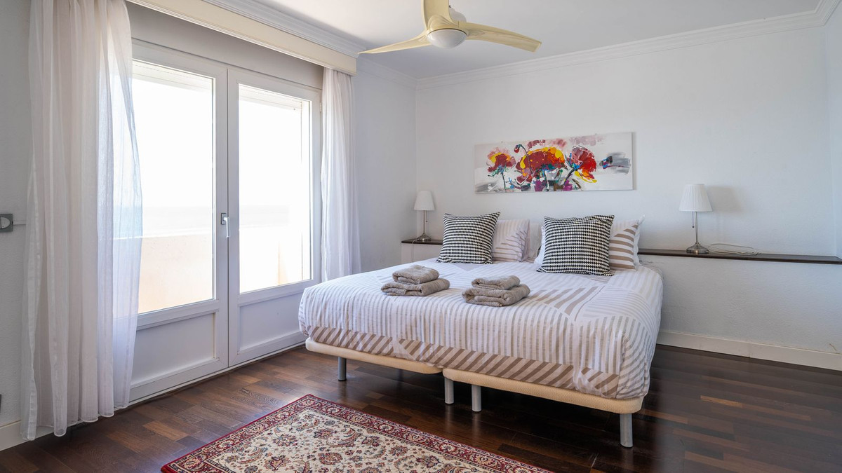 5 Bedroom Villa in Estepona - Photo 10