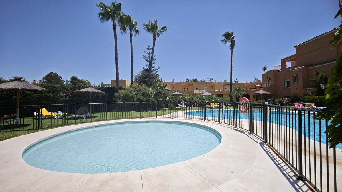 2 Bedroom Apartment in San Pedro de Alcántara - Photo 10