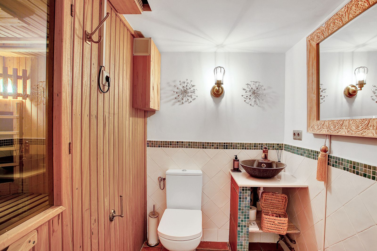 6 Bedroom Villa in Marbella - Photo 16