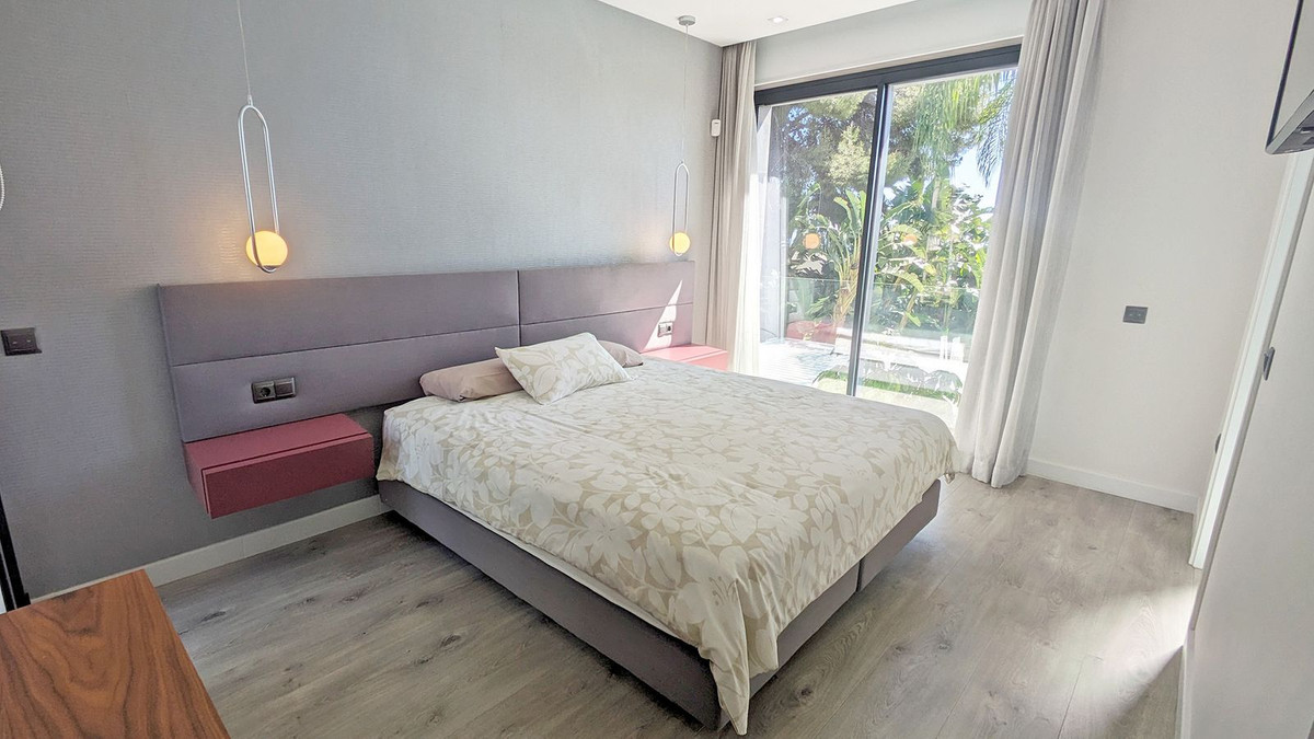 5 Bedroom Villa in Marbella - Photo 27