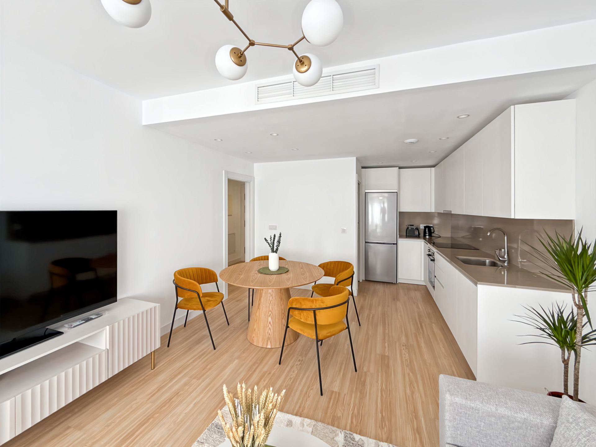 2 Bedroom Apartment in Málaga - Photo 6