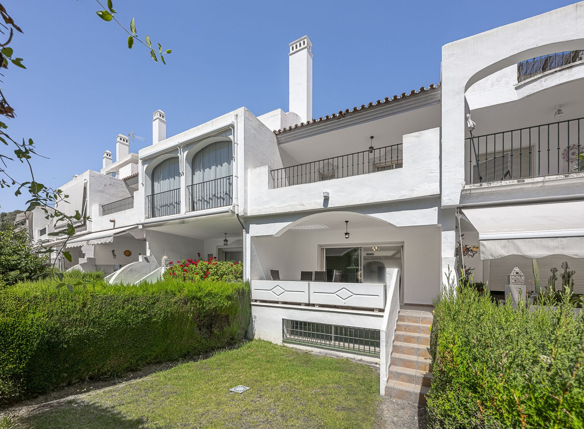 4 Bedroom Townhouse in Marbella - Photo 4