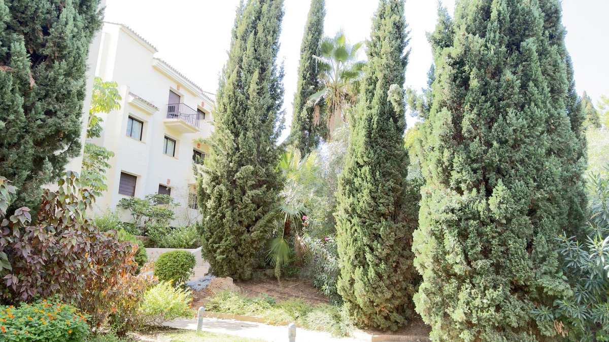 3 Bedroom Penthouse in Benahavís - Photo 24