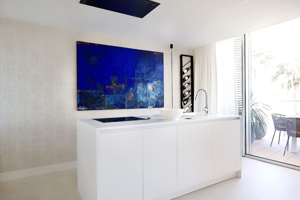 4 Bedroom Apartment in Estepona - Photo 15